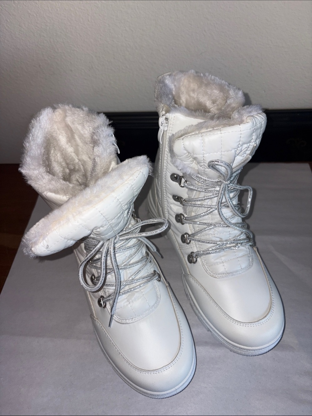 White quilted boots with faux white fur, silver hardware, & silver shooelaces